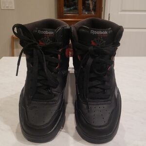 Reebok Men's Black and Red Sneakers Size 6